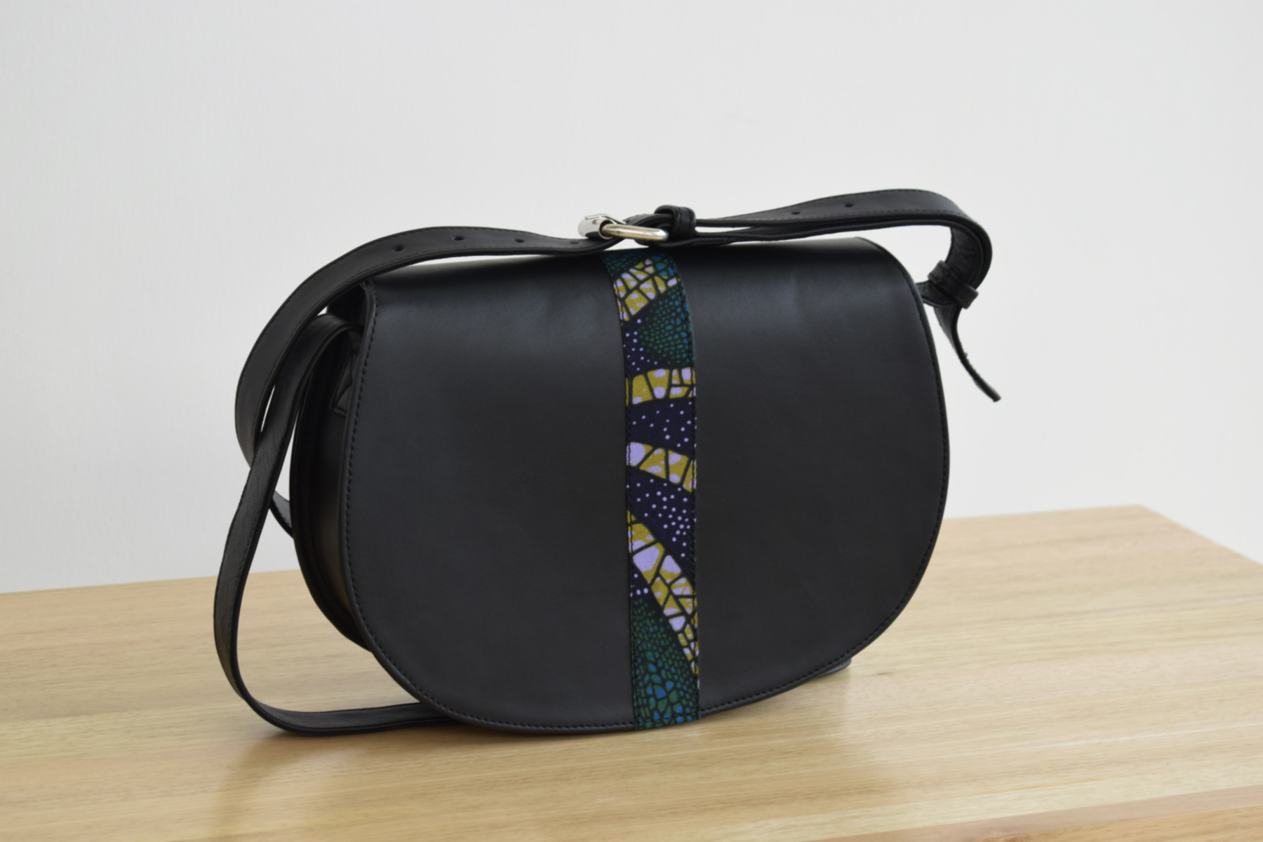 Agasaro Crossbody Bag - Image 2