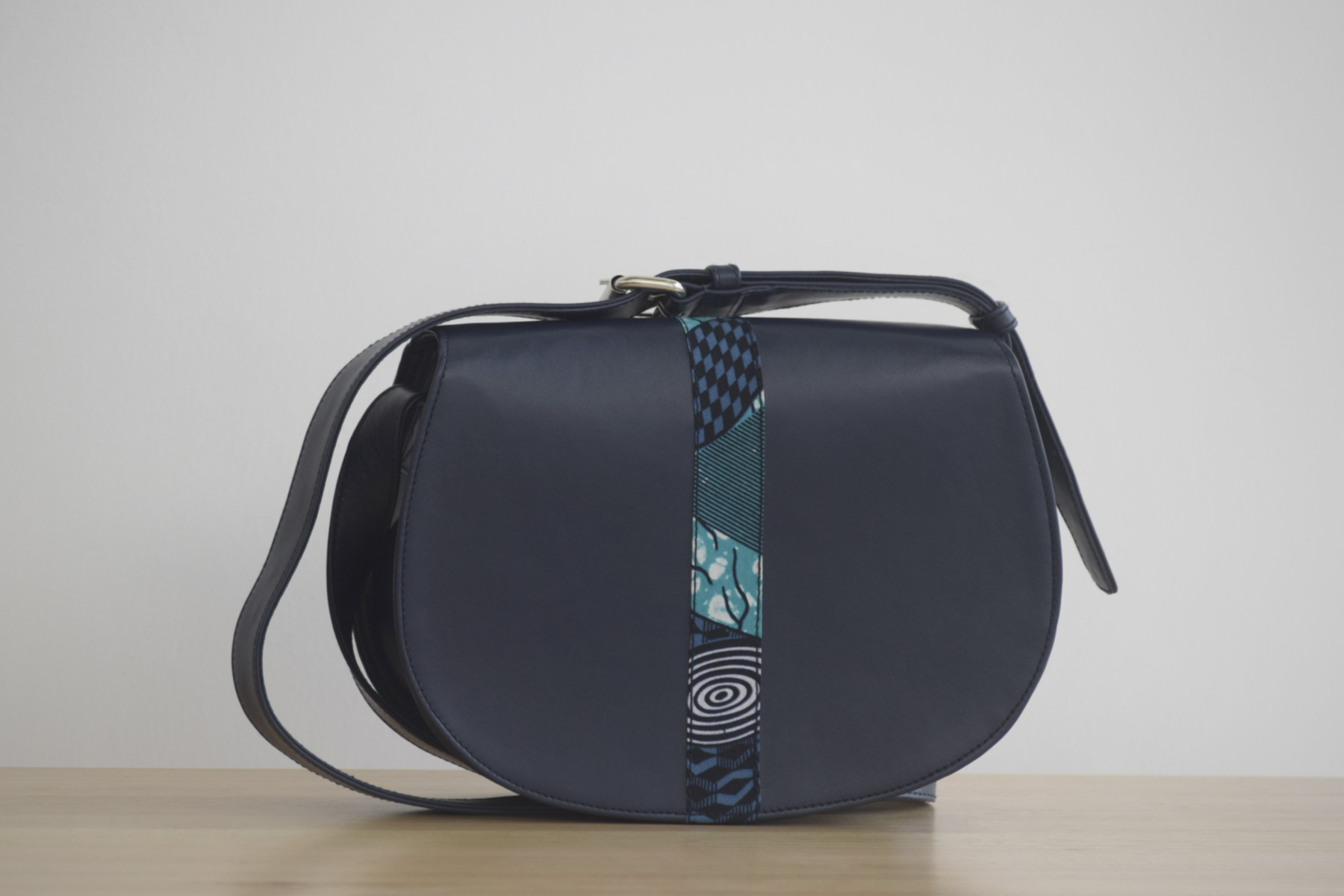 Agasaro Crossbody Bag - Image 5