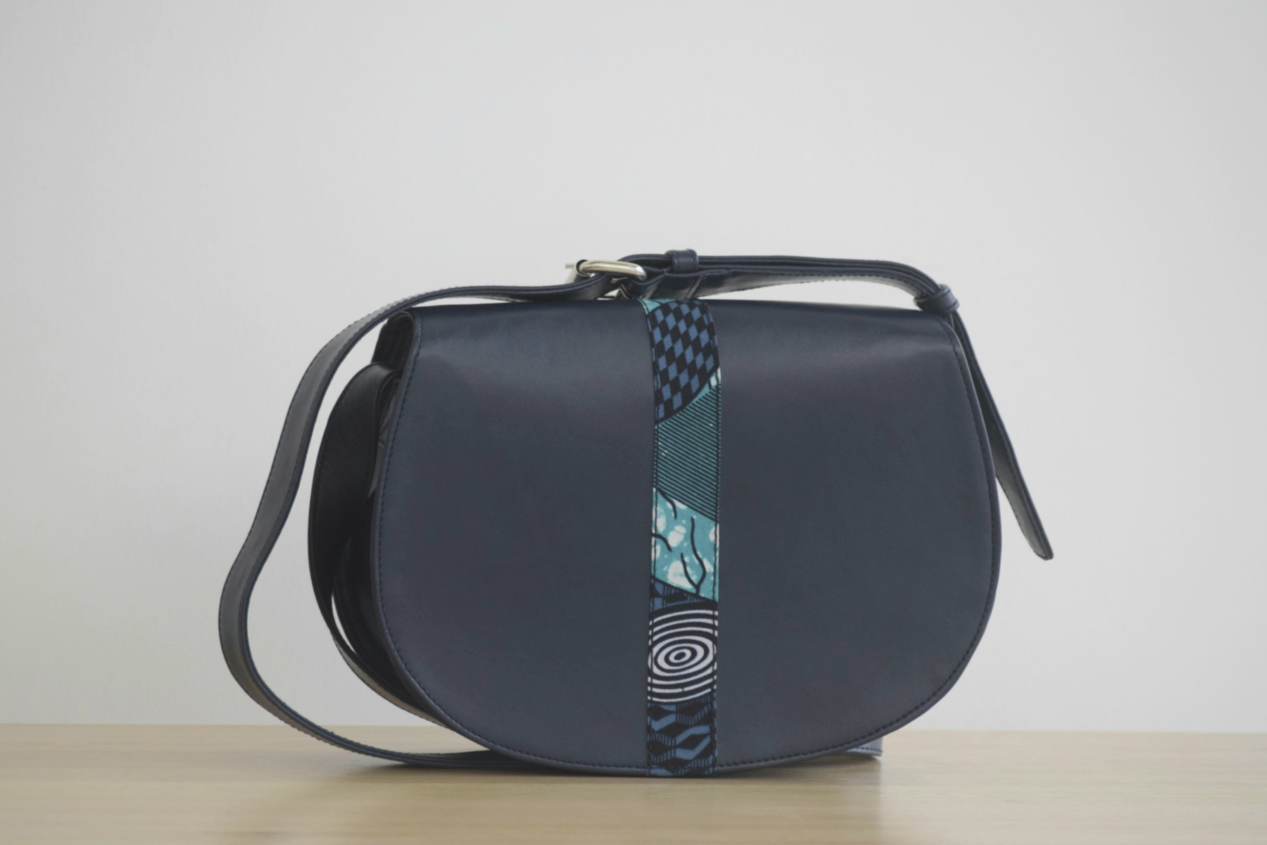 Agasaro Crossbody Bag - Image 3