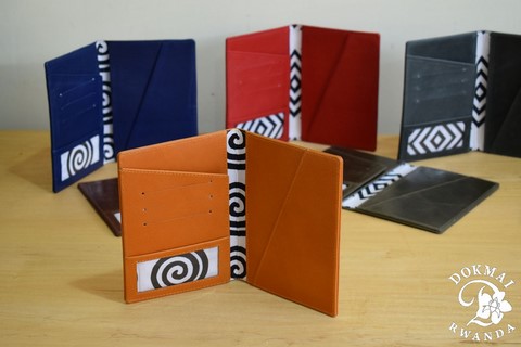 Imigongo passport holder